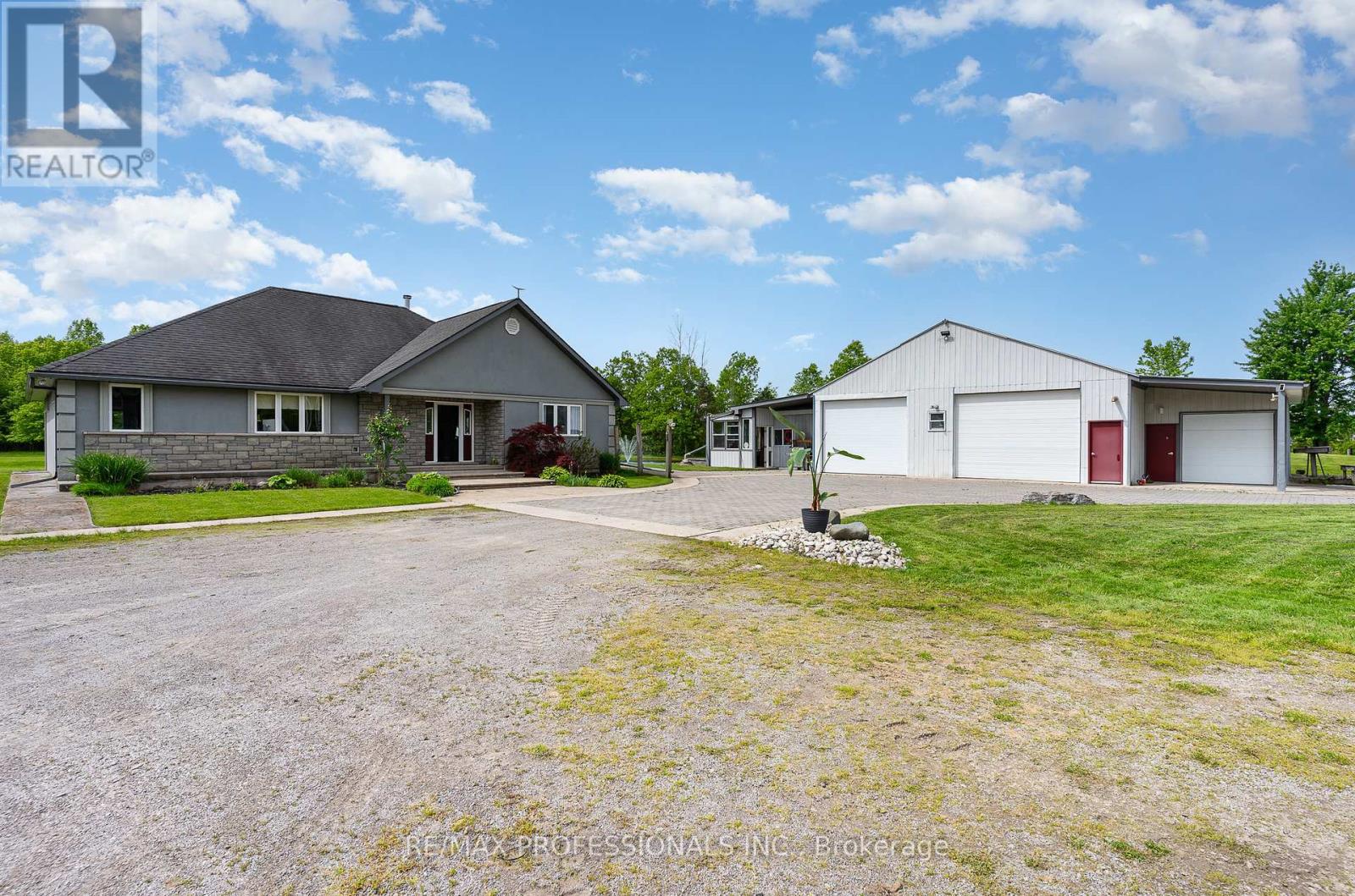 1961 Townline Road, Fort Erie, Ontario  L0S 1S0 - Photo 2 - X12182311