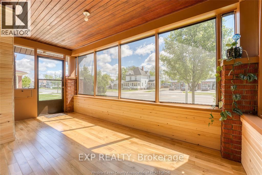 Property at 117 ERIE STREET S image 5