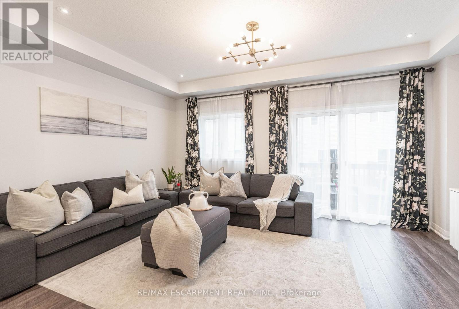 52 Aquarius Crescent, Hamilton, Ontario  L8J 3H5 - Photo 10 - X12182382