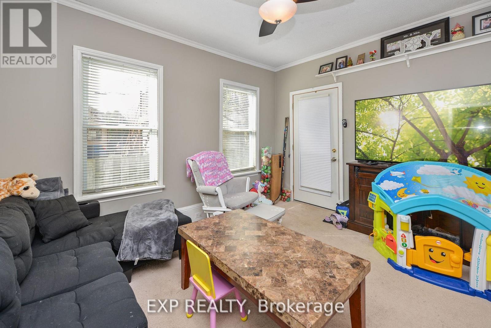 96 York Street, St. Catharines, Ontario  L2R 6E2 - Photo 8 - X12182388