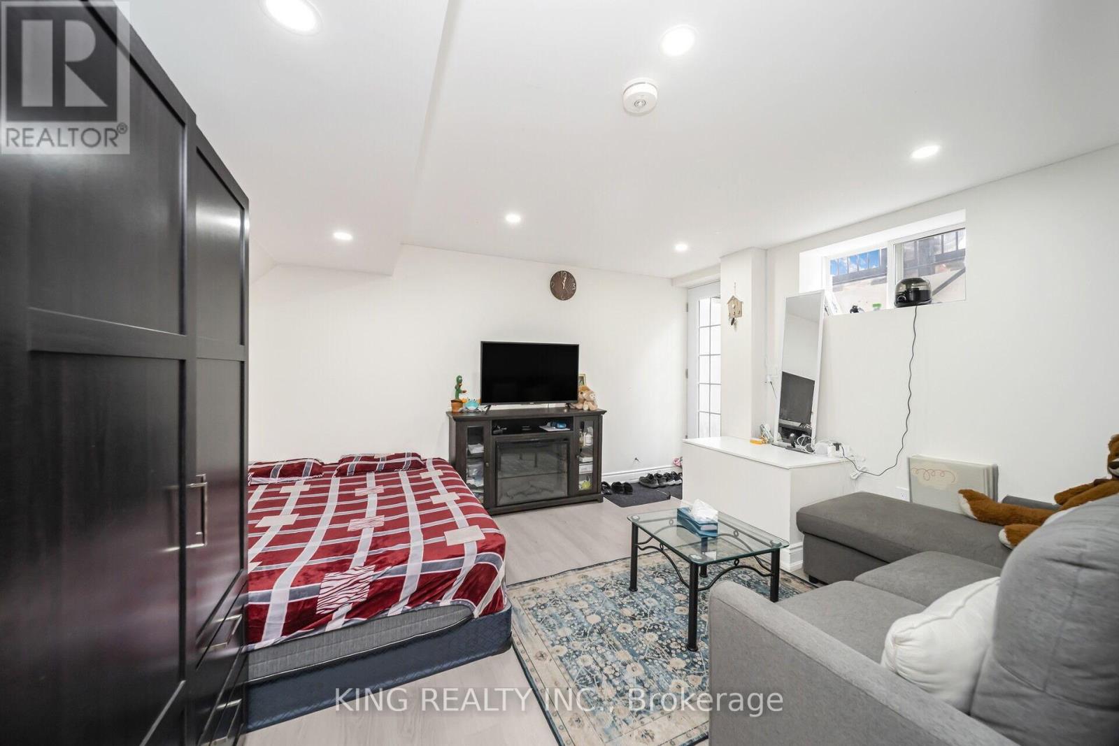 8 Pointer Street, Cambridge, Ontario  N3E 0B3 - Photo 46 - X12182461