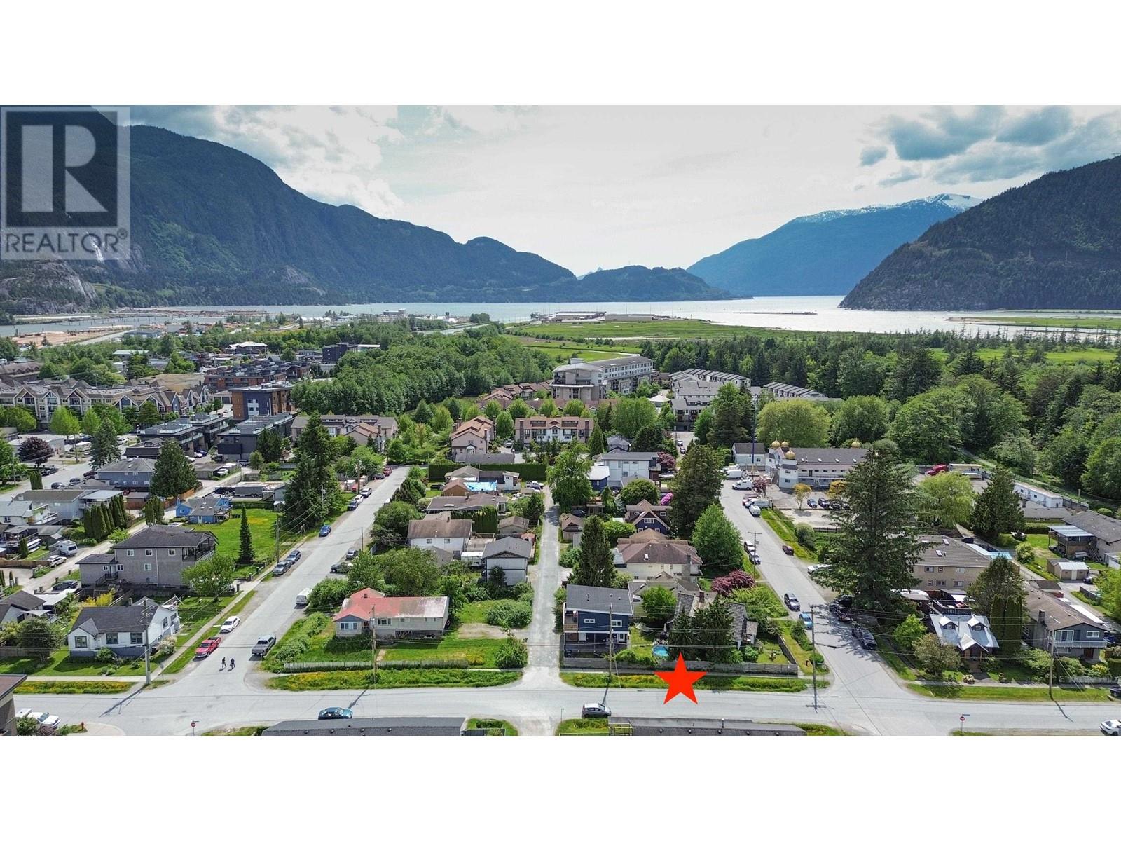 37992 Fifth Avenue, Squamish, British Columbia  V8B 0B3 - Photo 2 - R3007530