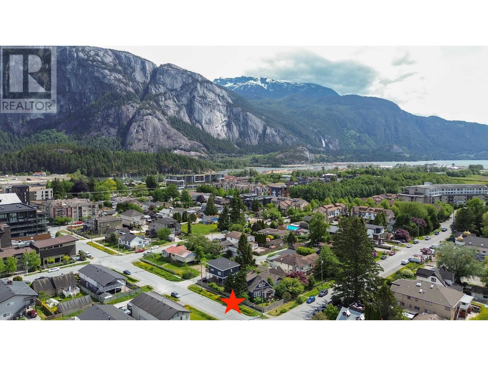 37992 FIFTH AVENUE, Squamish, British Columbia