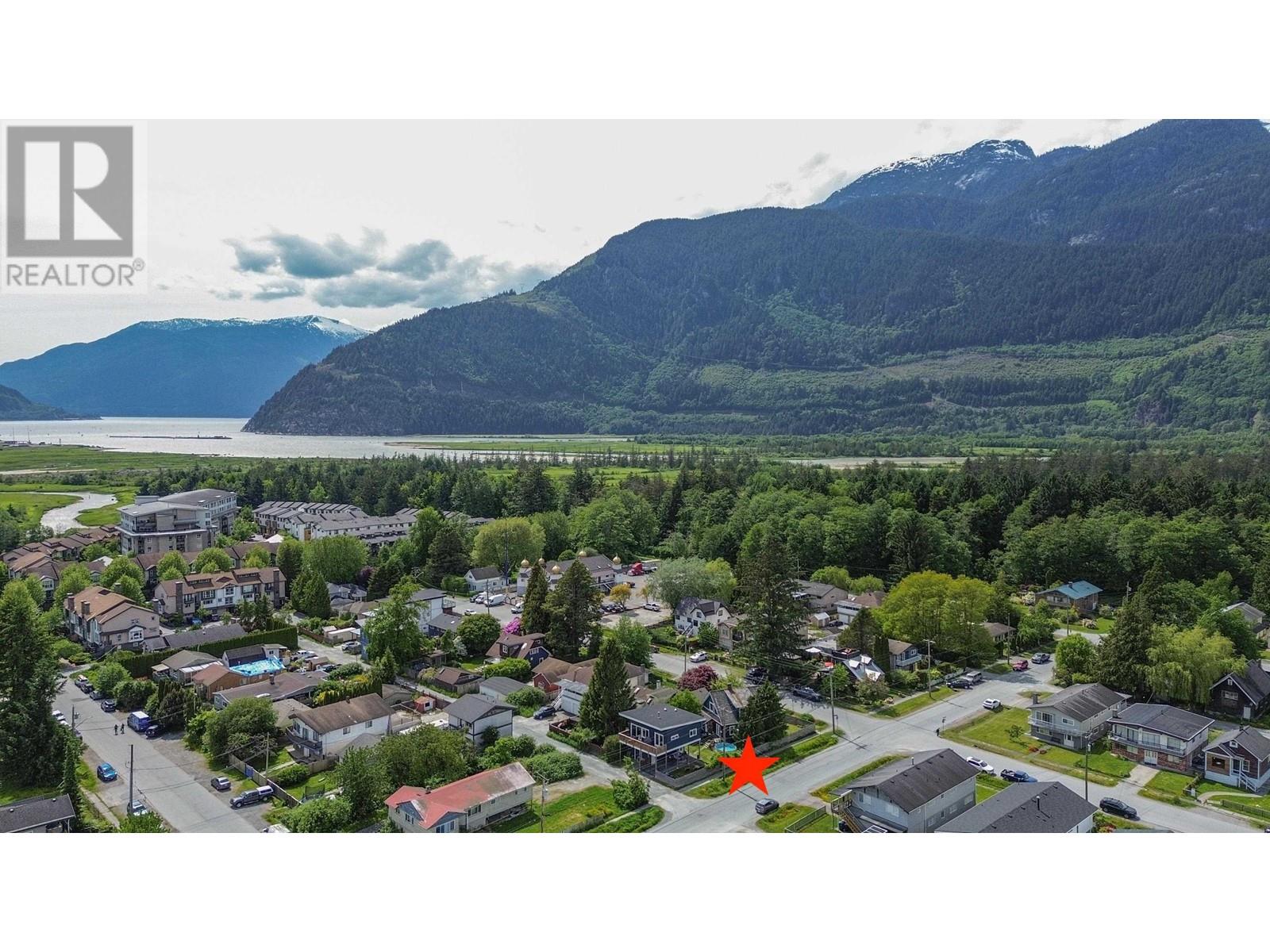 37992 Fifth Avenue, Squamish, British Columbia  V8B 0B3 - Photo 3 - R3007530