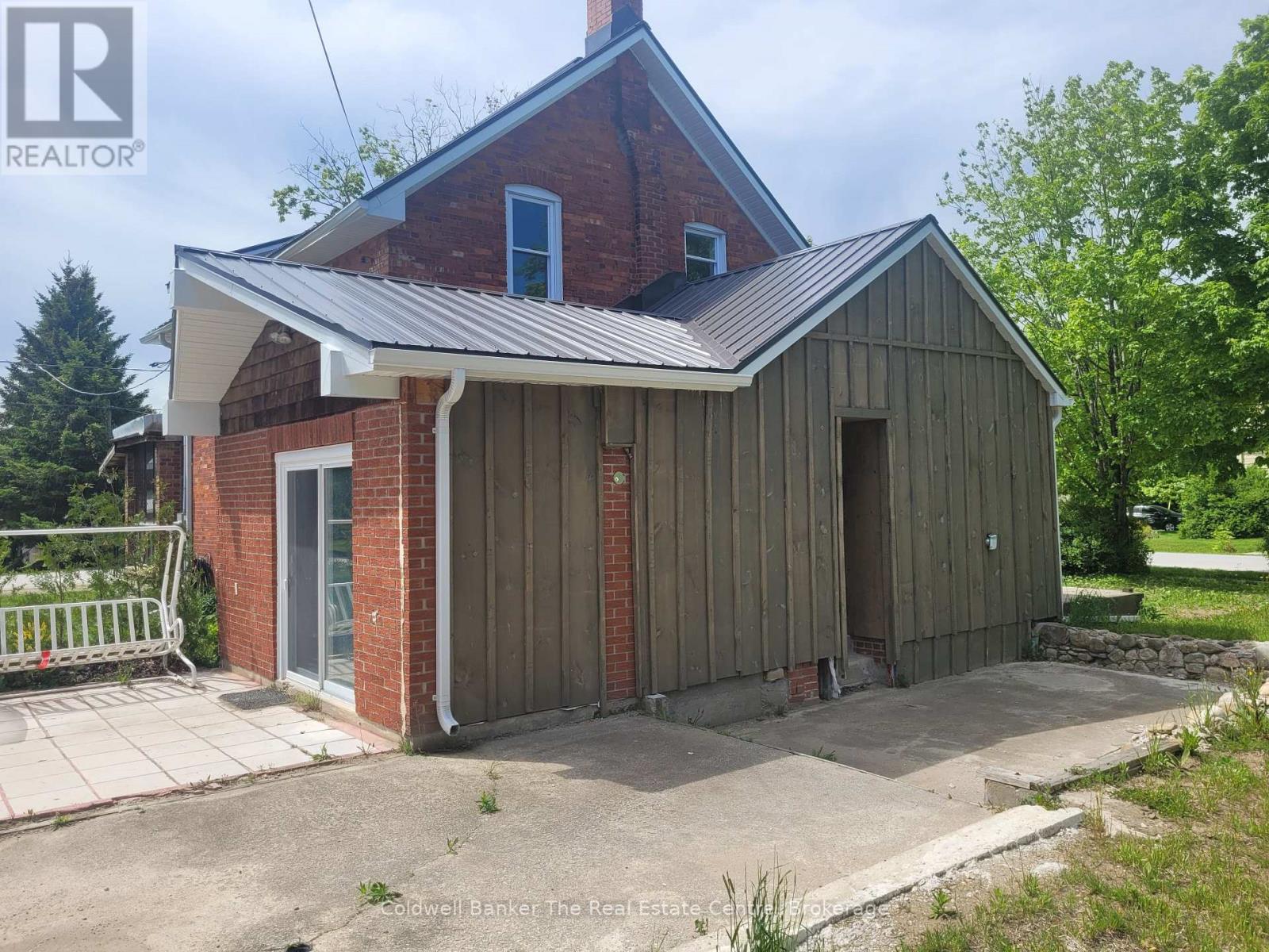 24 Elizabeth Street W, Clearview, Ontario  L0M 1G0 - Photo 4 - S12096248