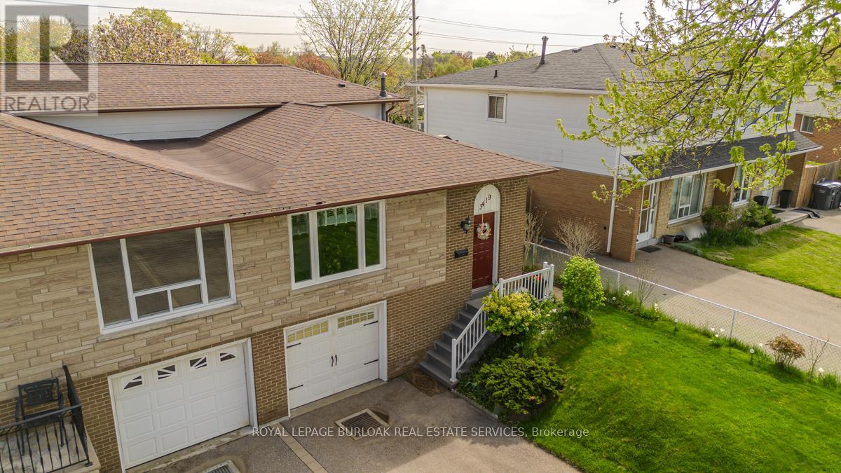 3419 Homark Drive, Mississauga (Applewood), Ontario  L4Y 2K6 - Photo 2 - W12182476