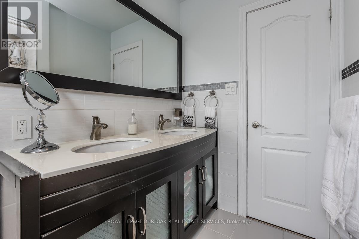 3419 Homark Drive, Mississauga (Applewood), Ontario  L4Y 2K6 - Photo 31 - W12182476