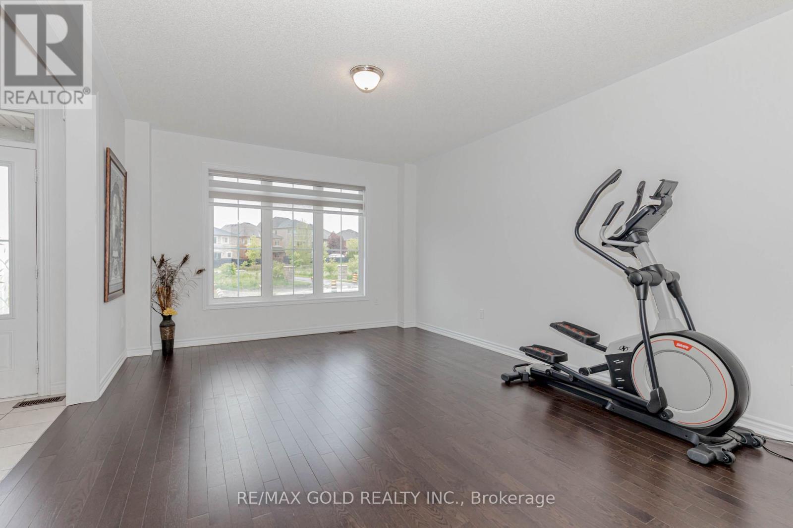 7 Portman Street, Caledon, Ontario  L7C 4G5 - Photo 11 - W12182492