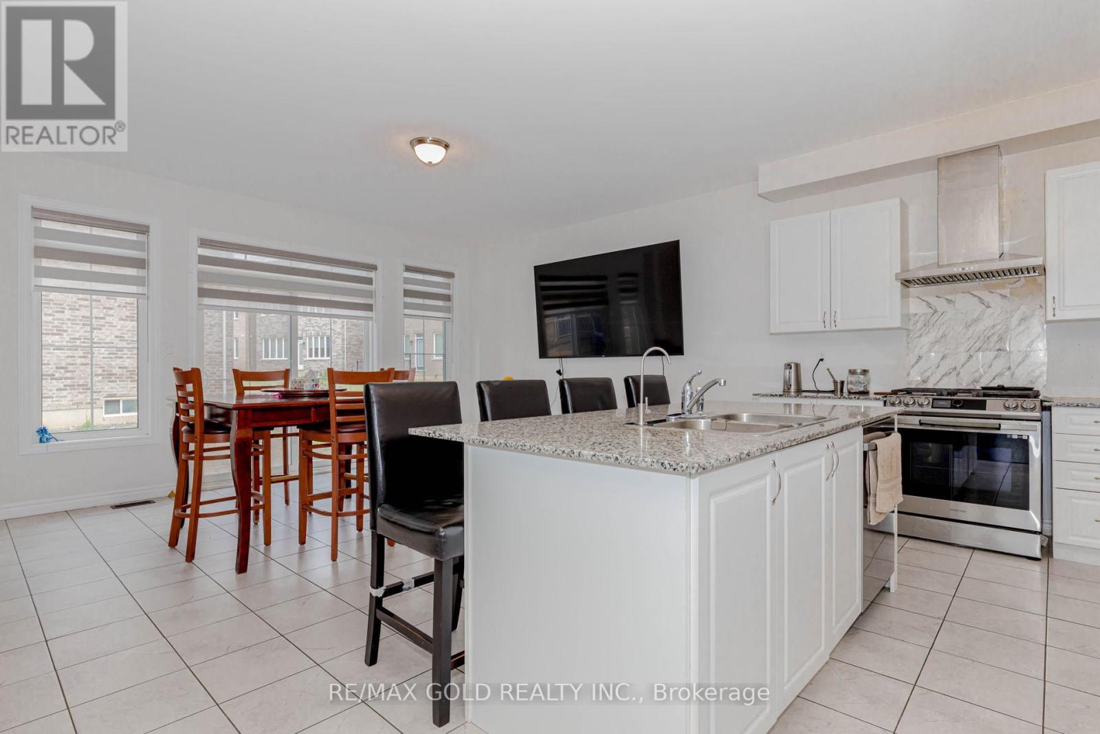 7 Portman Street, Caledon, Ontario  L7C 4G5 - Photo 12 - W12182492