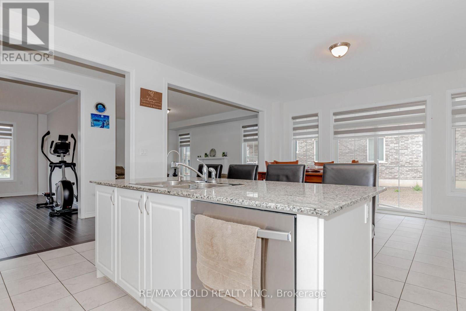 7 Portman Street, Caledon, Ontario  L7C 4G5 - Photo 18 - W12182492