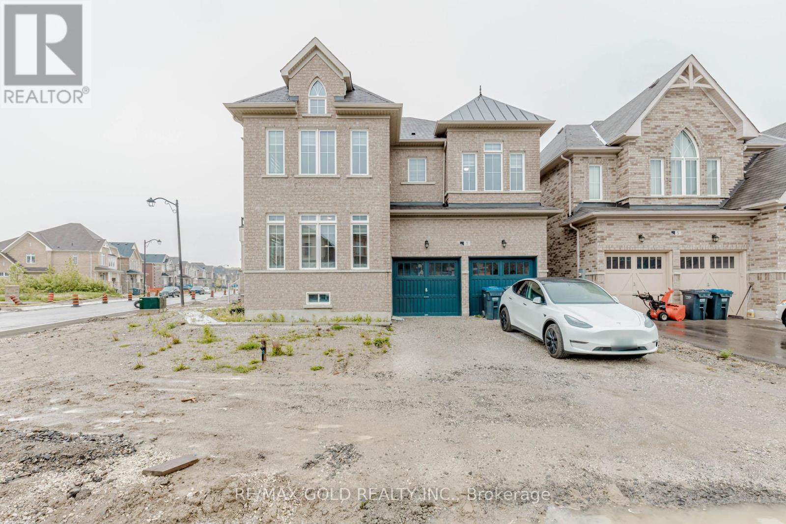 7 Portman Street, Caledon, Ontario  L7C 4G5 - Photo 3 - W12182492