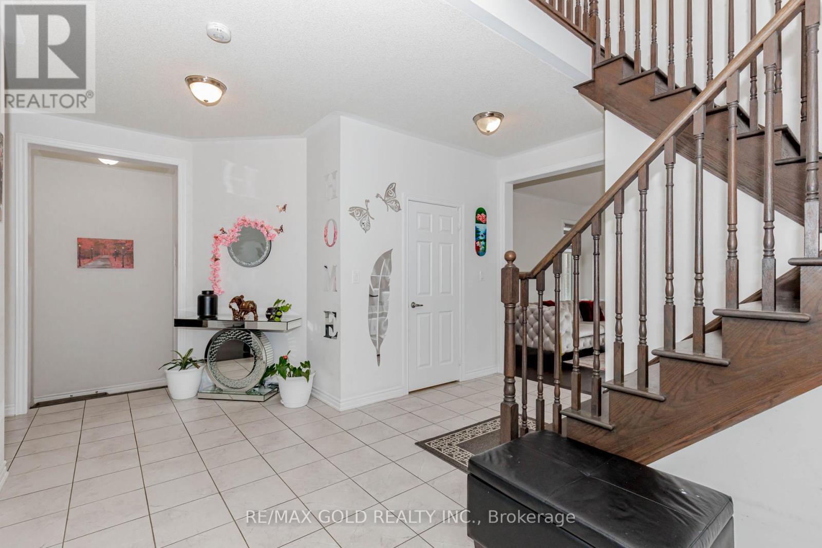 7 Portman Street, Caledon, Ontario  L7C 4G5 - Photo 7 - W12182492