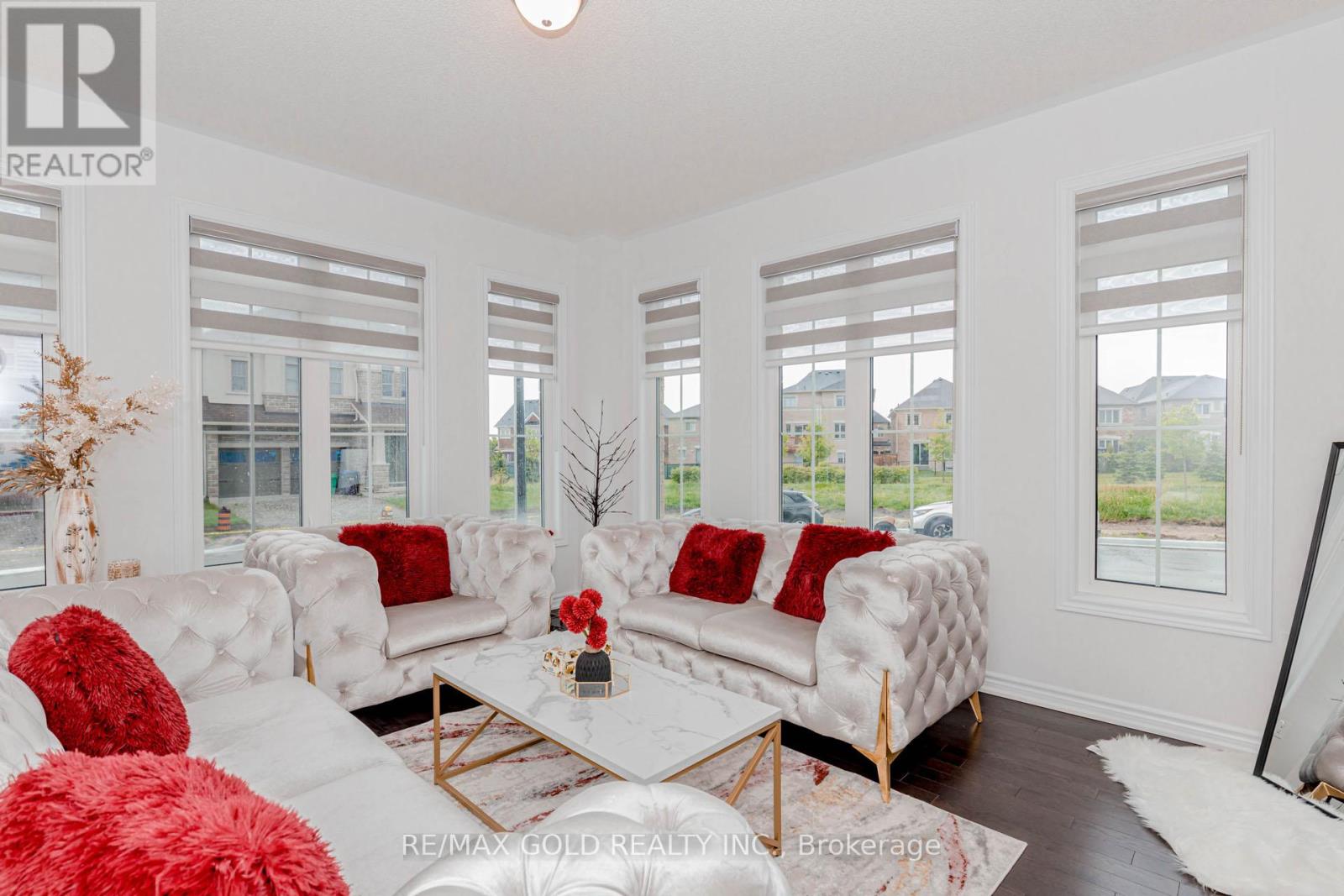 7 Portman Street, Caledon, Ontario  L7C 4G5 - Photo 8 - W12182492