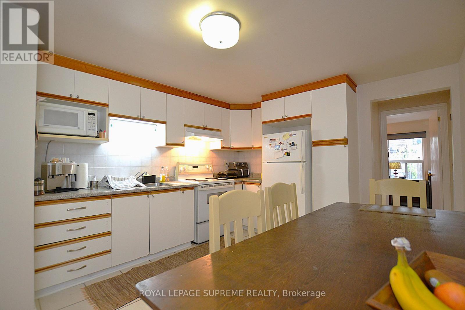 4 Chandos Avenue, Toronto, Ontario  M6H 2E5 - Photo 5 - W12182505