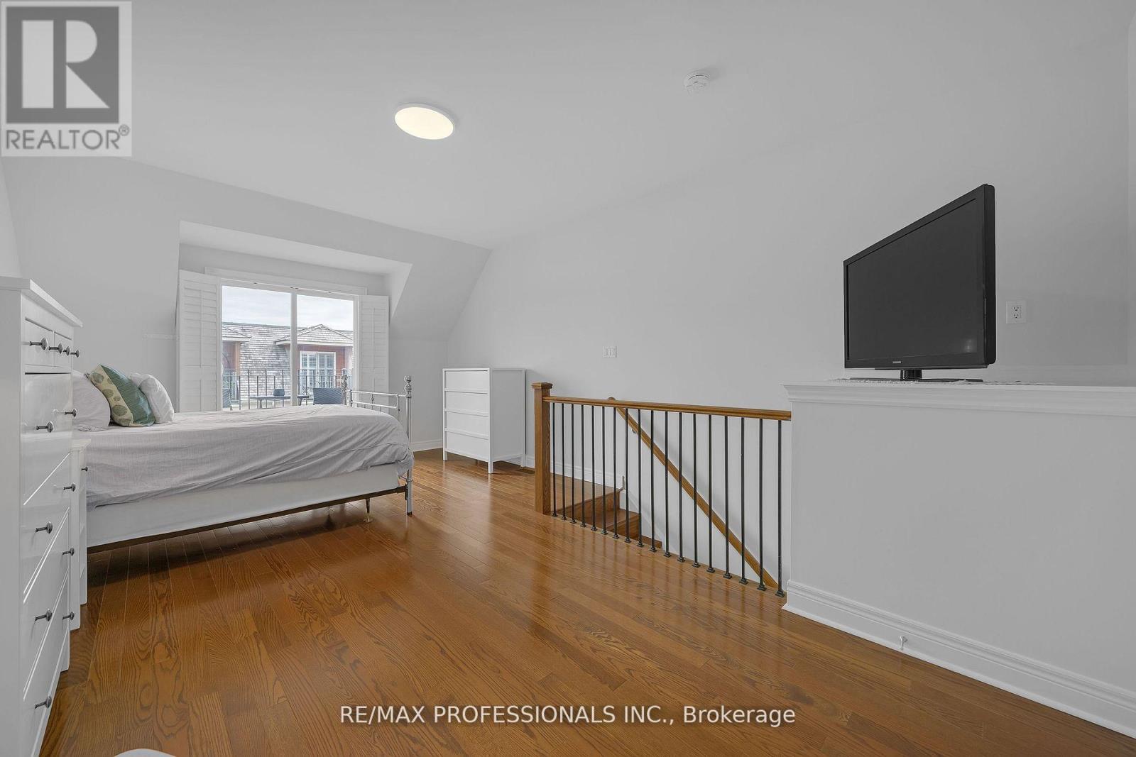 59 Furrow Lane, Toronto, Ontario  M8Z 0A1 - Photo 18 - W12182507