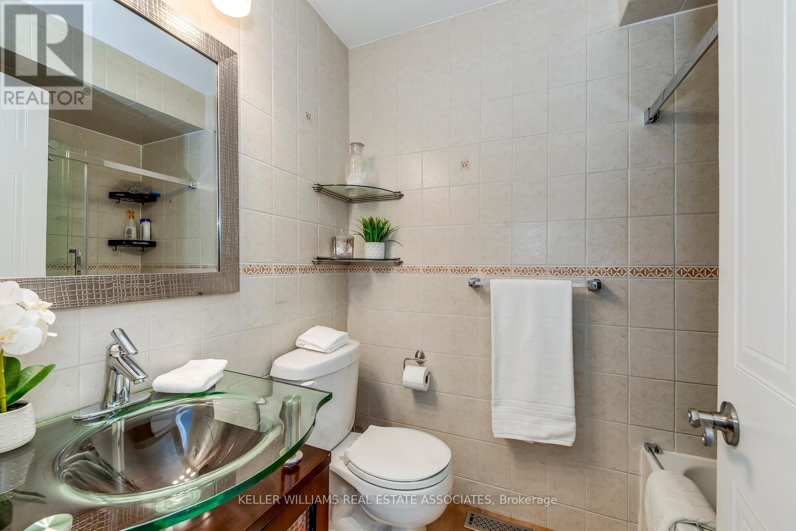 516 Ravenstone Court, Mississauga (Hurontario), Ontario  L5R 3J4 - Photo 19 - W12181505