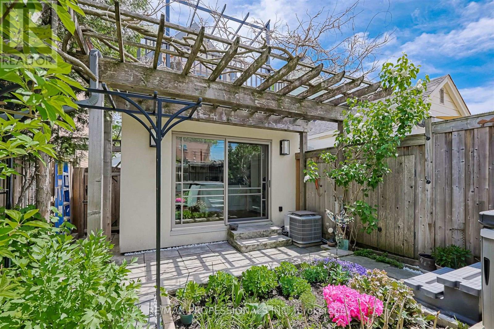 36 Florence Crescent, Toronto, Ontario  M6N 4E5 - Photo 28 - W12182347