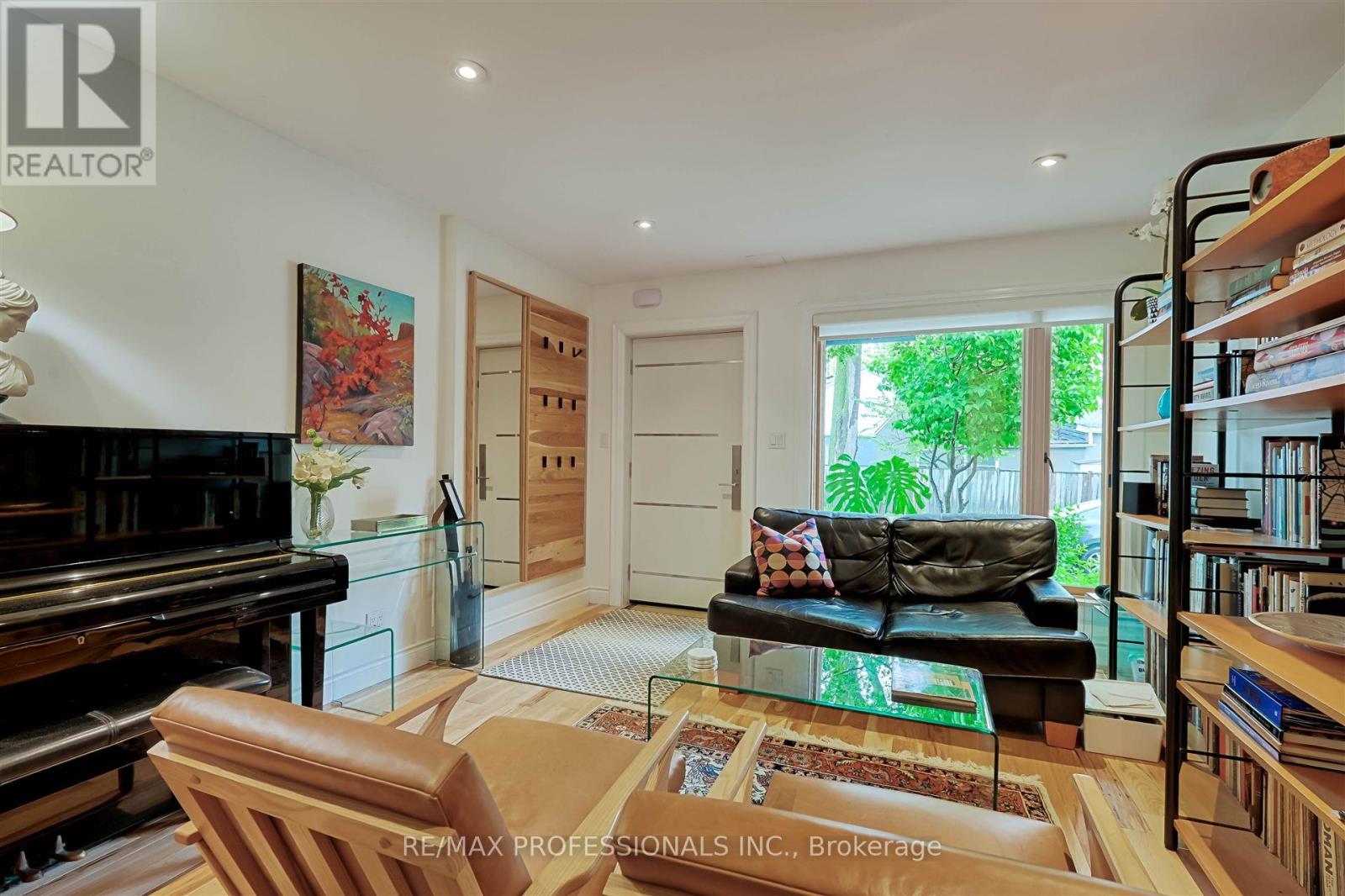 36 Florence Crescent, Toronto, Ontario  M6N 4E5 - Photo 5 - W12182347