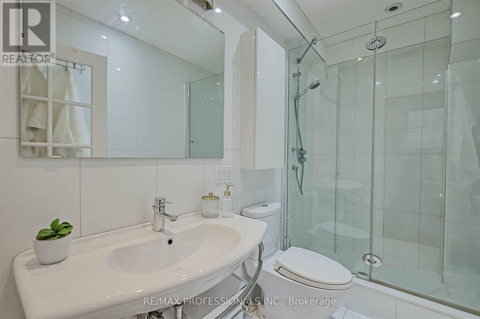 36 Florence Crescent, Toronto, Ontario  M6N 4E5 - Photo 7 - W12182347
