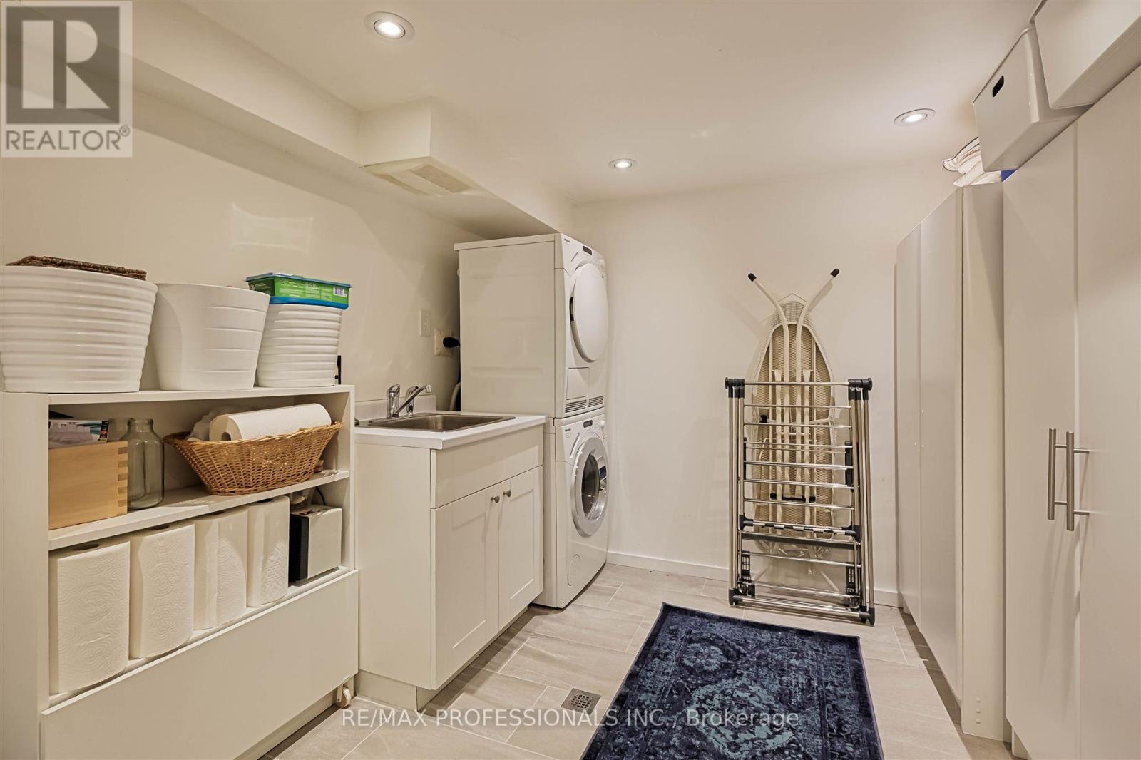 36 Florence Crescent, Toronto, Ontario  M6N 4E5 - Photo 27 - W12182347