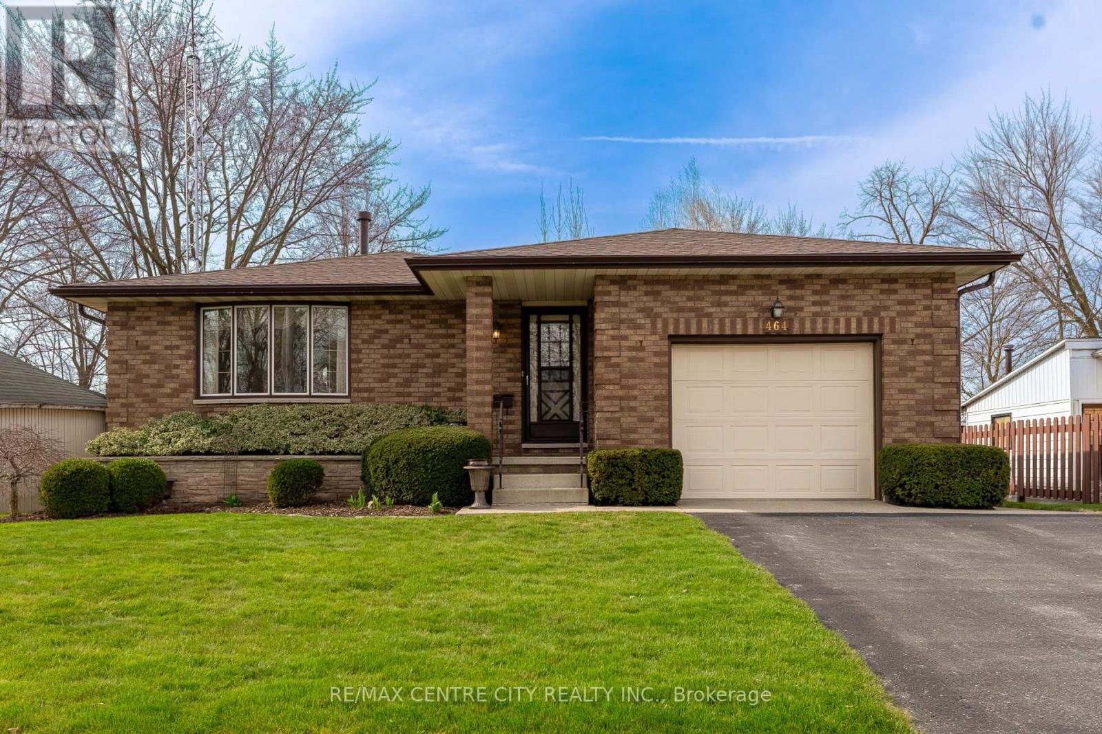 464 HURON STREET, Warwick, Ontario
