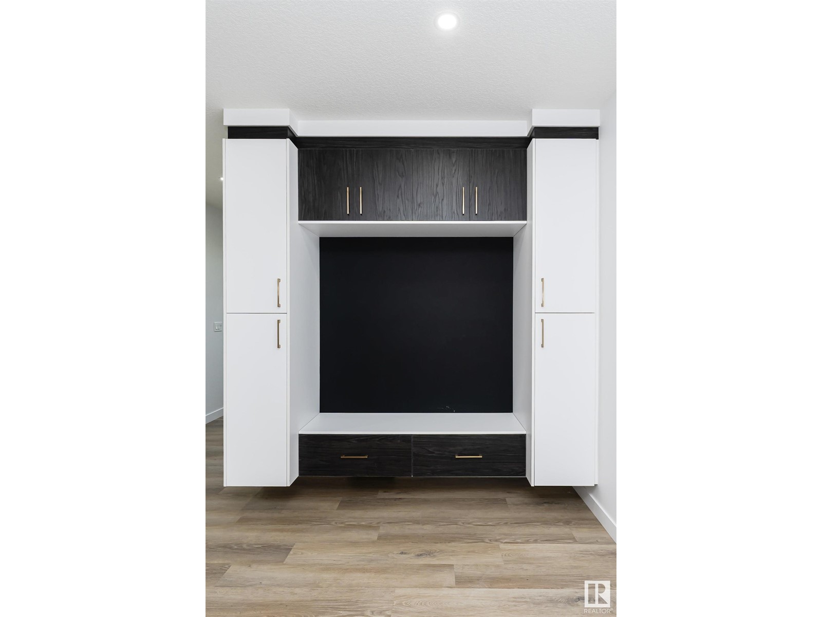 1591 Esaiw Place Nw Nw, Edmonton, Alberta  T6M 0E5 - Photo 3 - E4439214