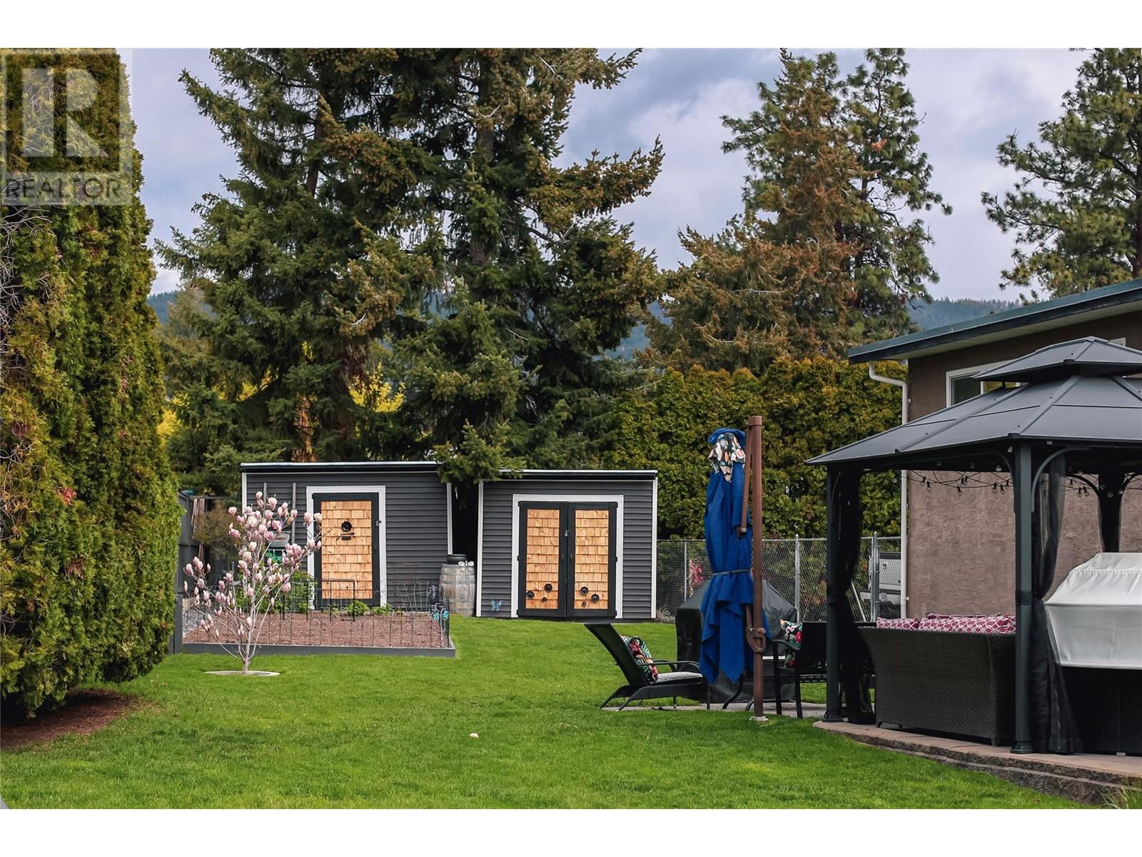 Property at 3548 MacDonnel Road image 5