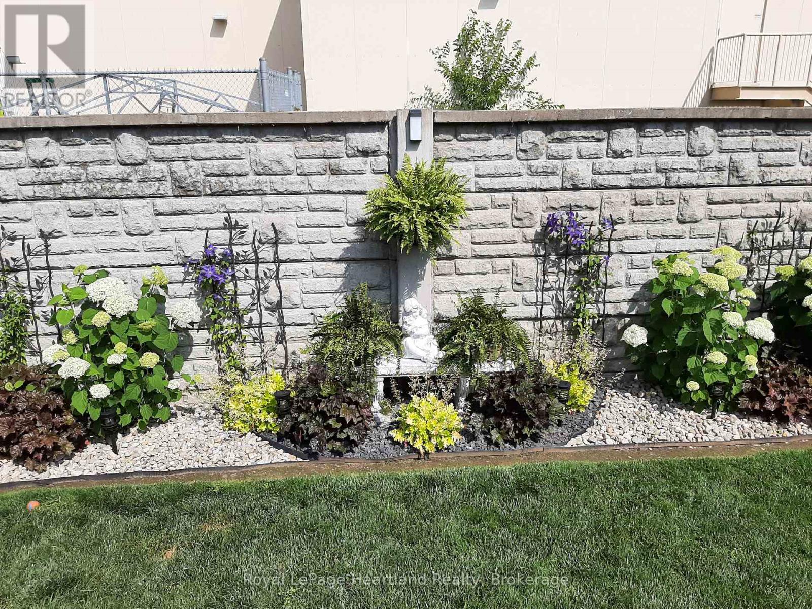 460 Richard Crescent, Strathroy-Caradoc, Ontario  N7G 3P4 - Photo 24 - X12153864