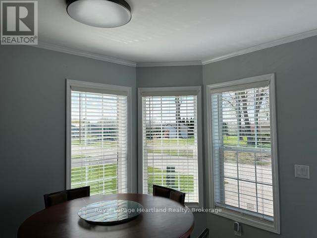 38 Bond Street, Strathroy-Caradoc, Ontario  N7G 0C5 - Photo 7 - X12165251
