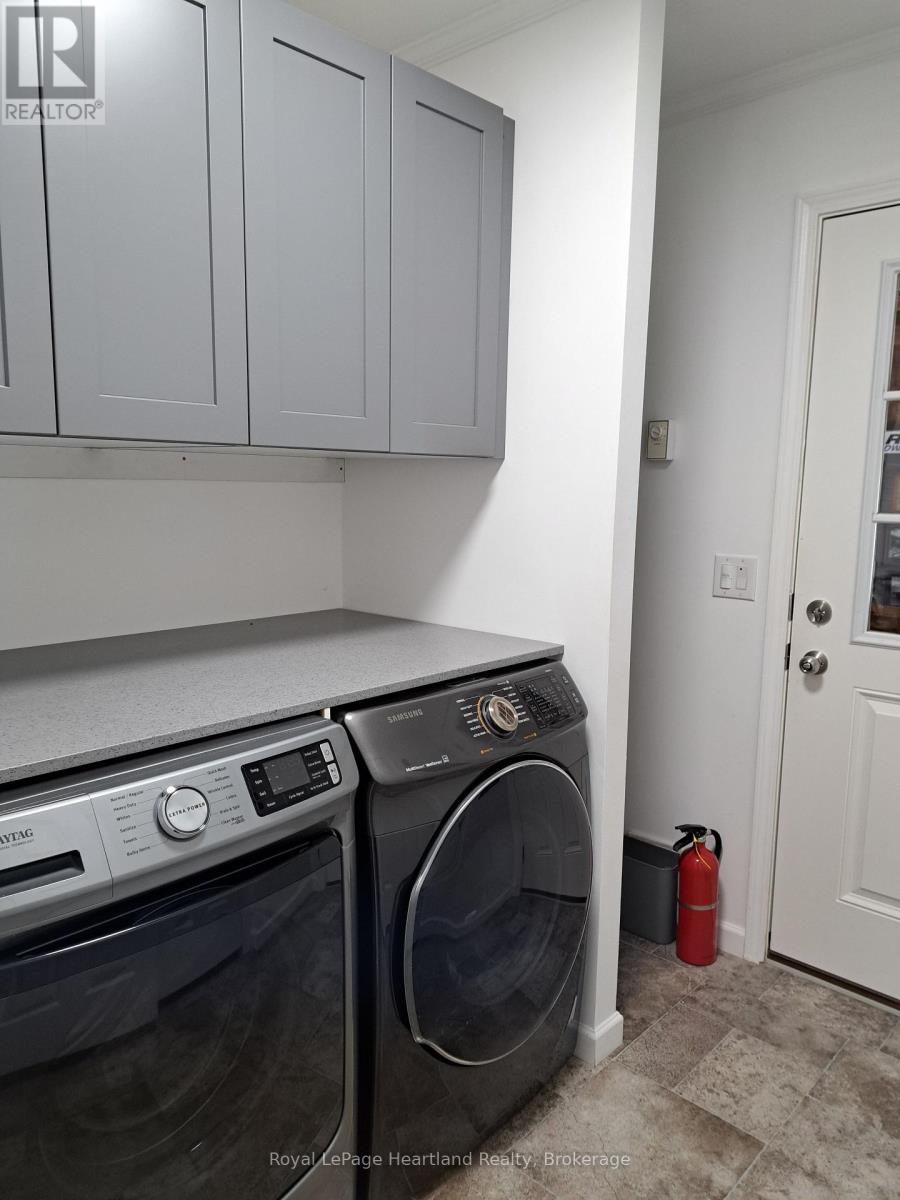 38 Bond Street, Strathroy-Caradoc, Ontario  N7G 0C5 - Photo 25 - X12165251