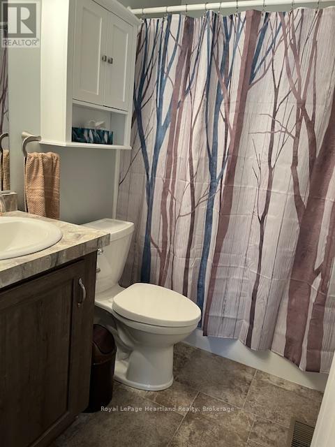38 Bond Street, Strathroy-Caradoc, Ontario  N7G 0C5 - Photo 11 - X12165251