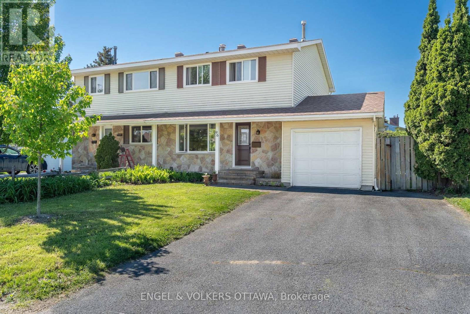96 Craig Henry Drive, Ottawa, Ontario  K2G 3Z7 - Photo 2 - X12182563