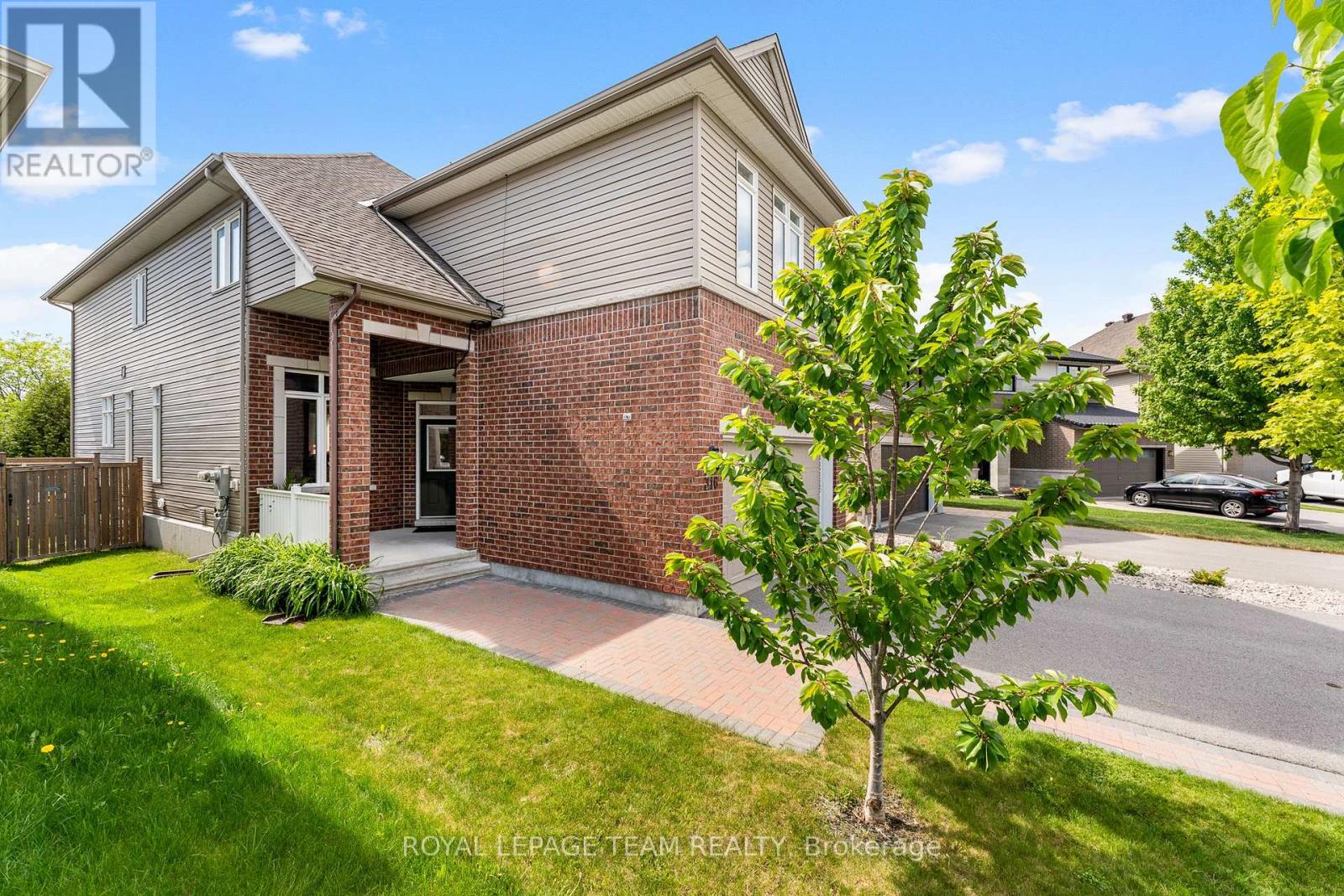 316 Sugar Pine Crescent, Ottawa, Ontario  K2M 0B1 - Photo 2 - X12182675