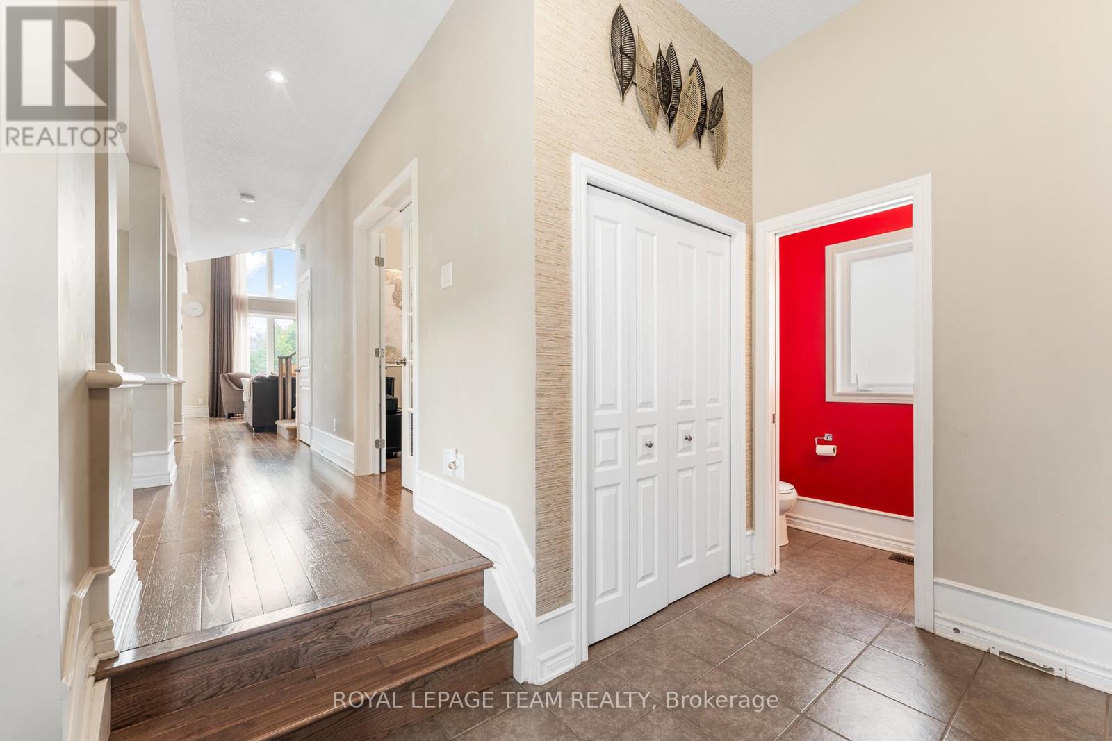 316 Sugar Pine Crescent, Ottawa, Ontario  K2M 0B1 - Photo 4 - X12182675
