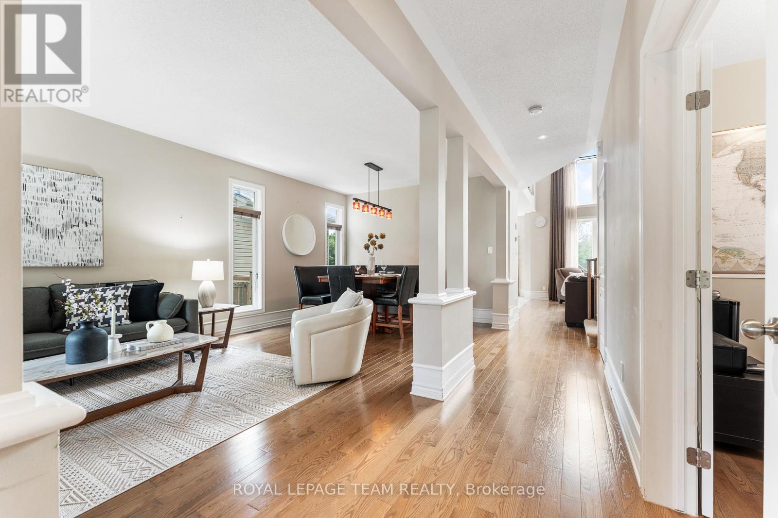 316 Sugar Pine Crescent, Ottawa, Ontario  K2M 0B1 - Photo 5 - X12182675
