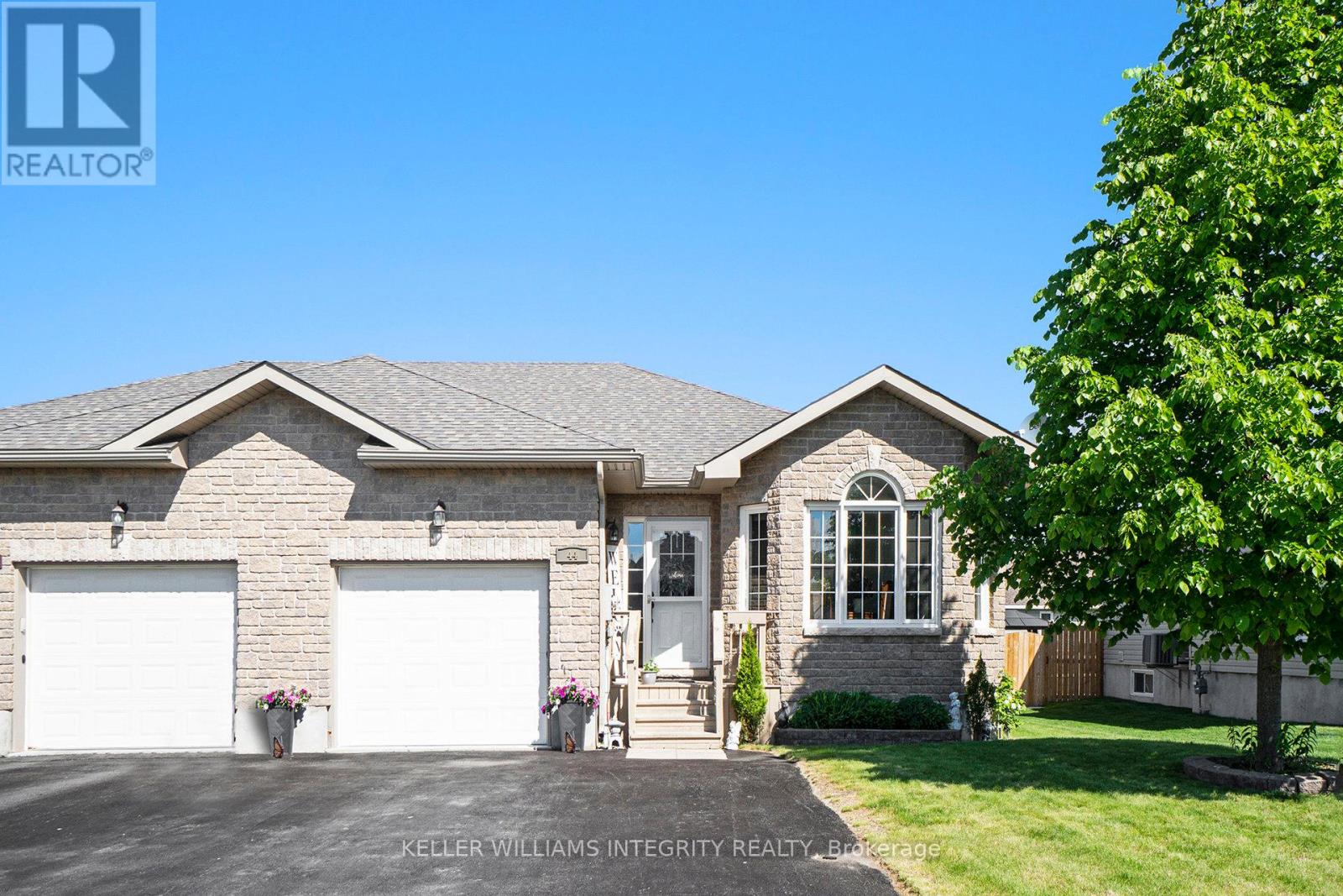 44 LEE AVENUE, Smiths Falls, Ontario