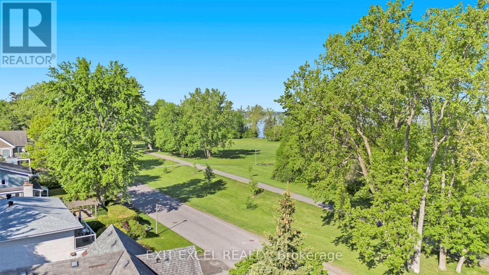 38 Farrow Street, Ottawa, Ontario  K2B 6E1 - Photo 3 - X12182709