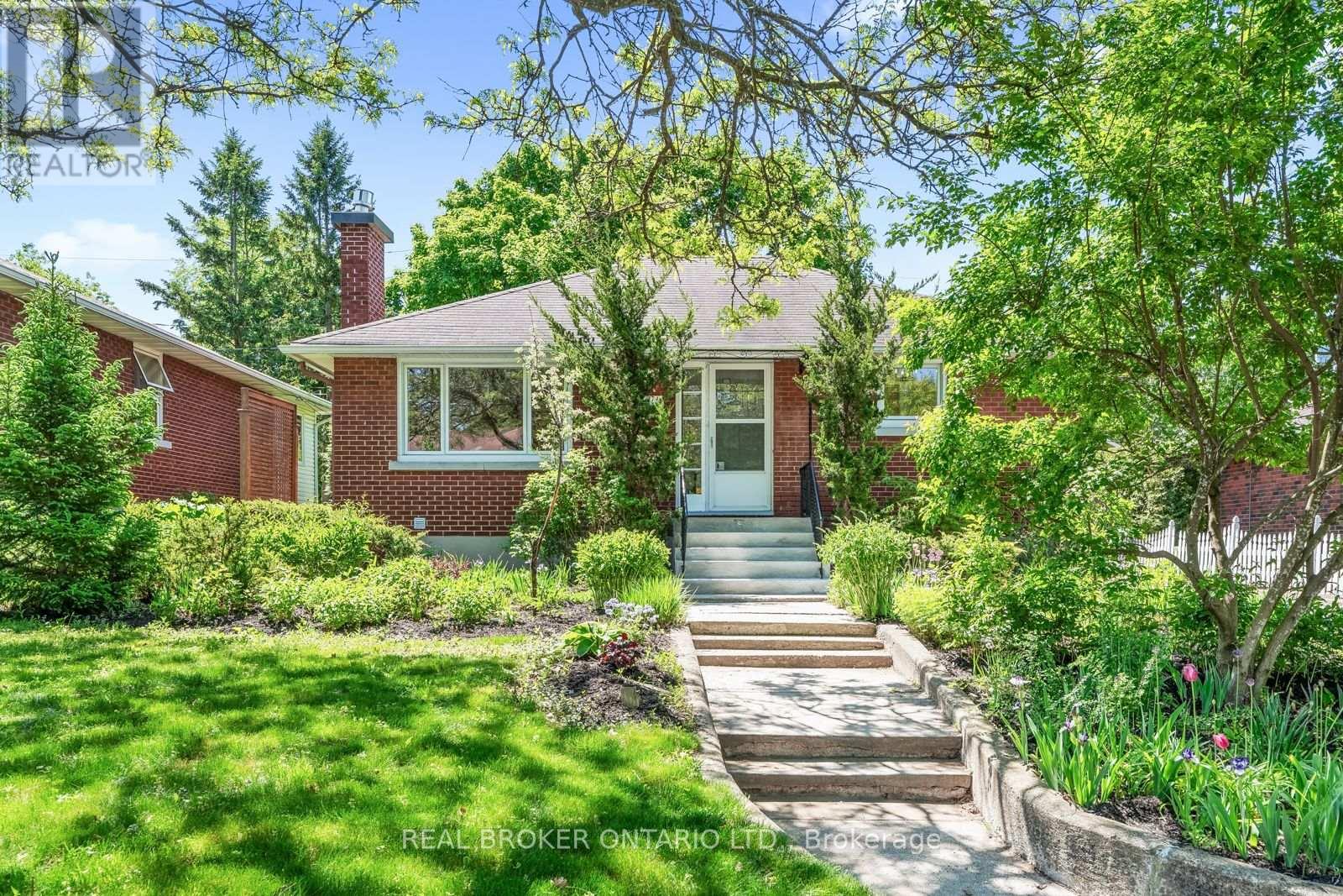174 Dahlia Avenue, Ottawa, Ontario  K1H 6G2 - Photo 2 - X12182723