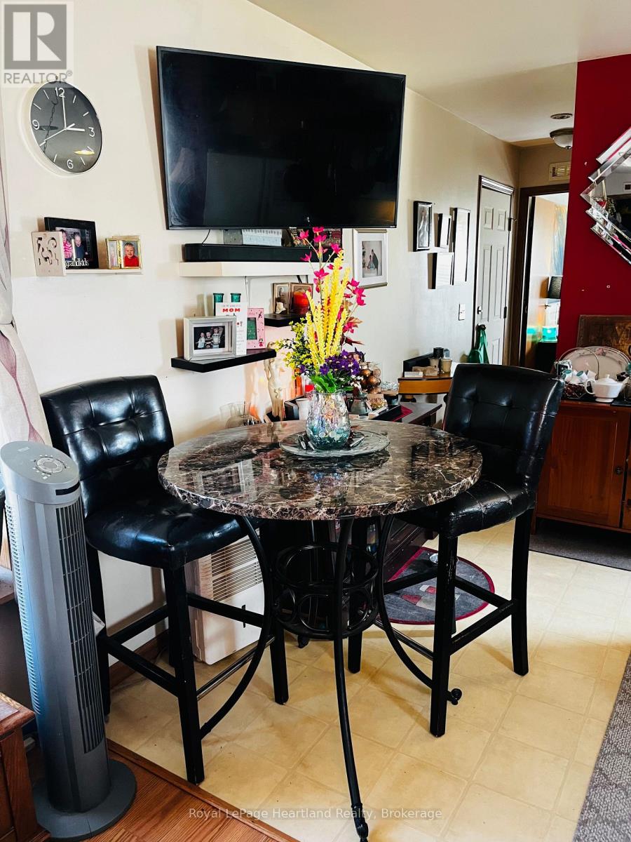 212 - 198 Springbank Drive, London South, Ontario  N6J 1G1 - Photo 4 - X12029103