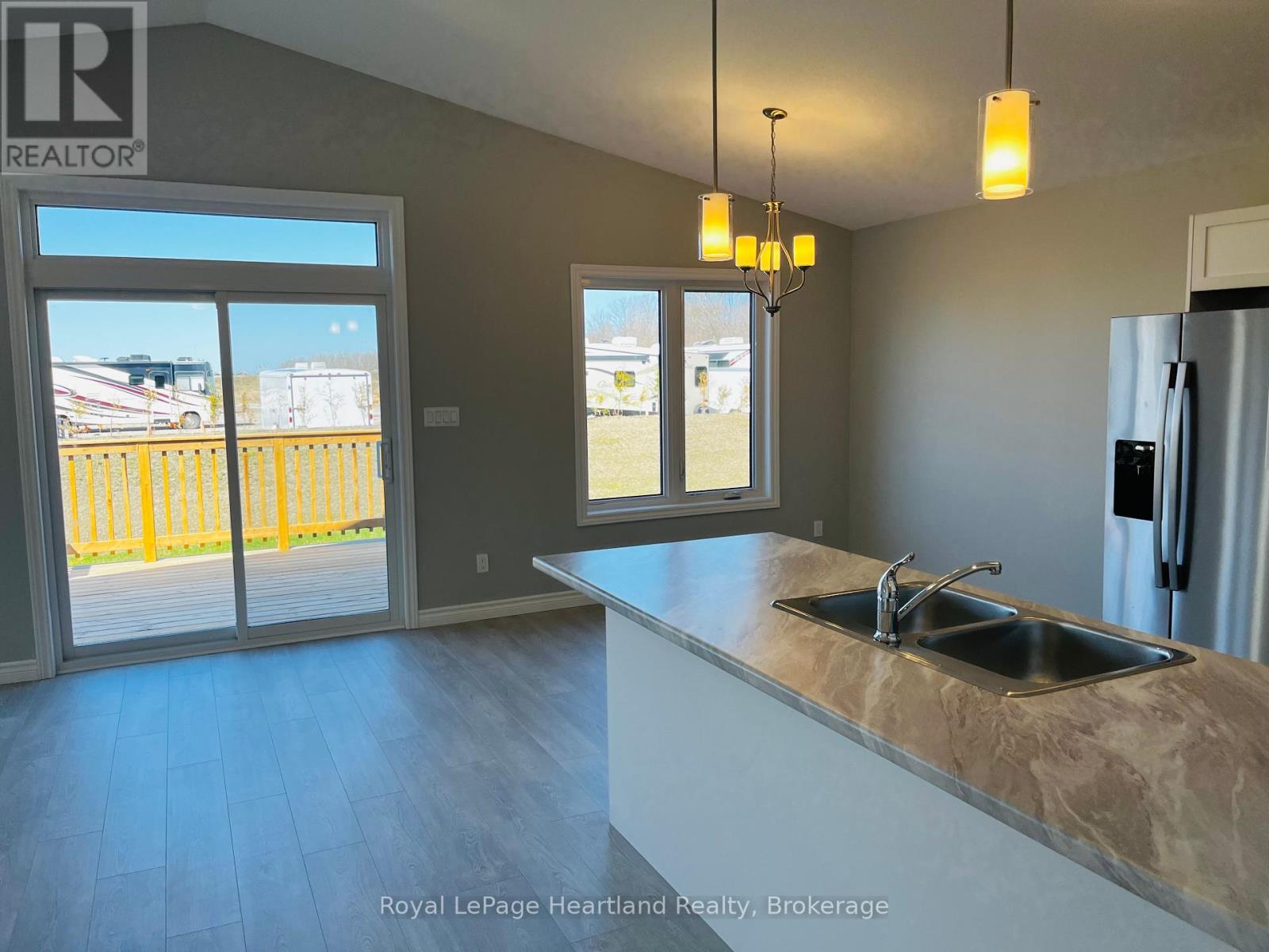 11 Bluffs View Boulevard, Ashfield-Colborne-Wawanosh, Ontario  N7A 0C1 - Photo 7 - X12083054