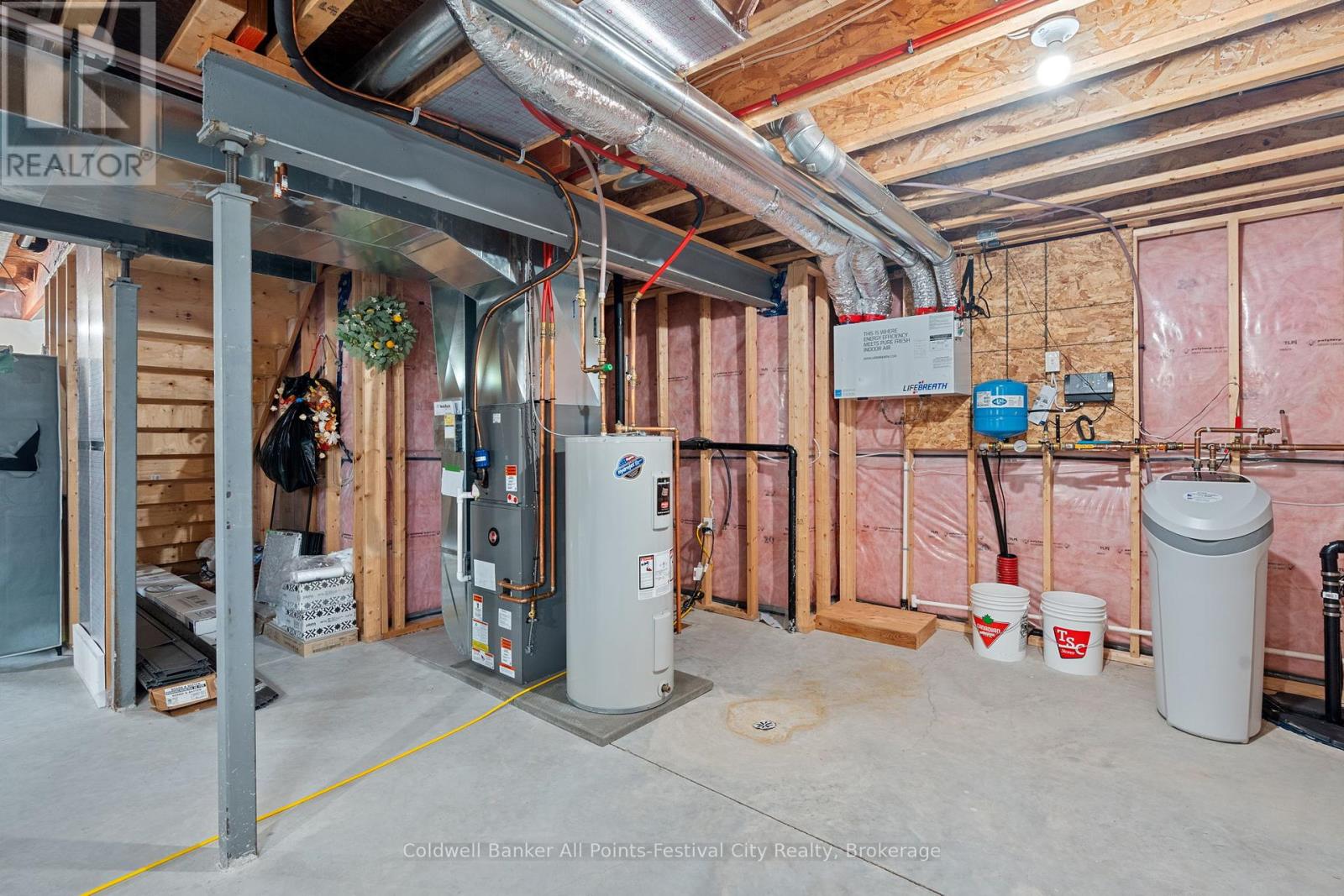 33 Wellington Street S, Ashfield-Colborne-Wawanosh, Ontario  N7A 3X9 - Photo 24 - X12168547
