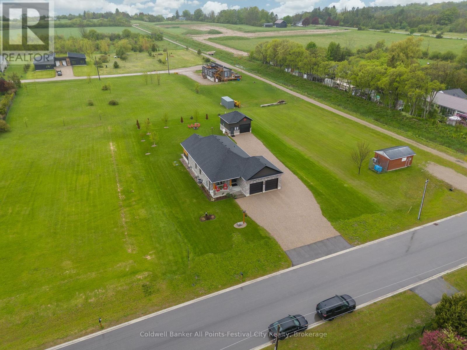 33 Wellington Street S, Ashfield-Colborne-Wawanosh, Ontario  N7A 3X9 - Photo 35 - X12168547