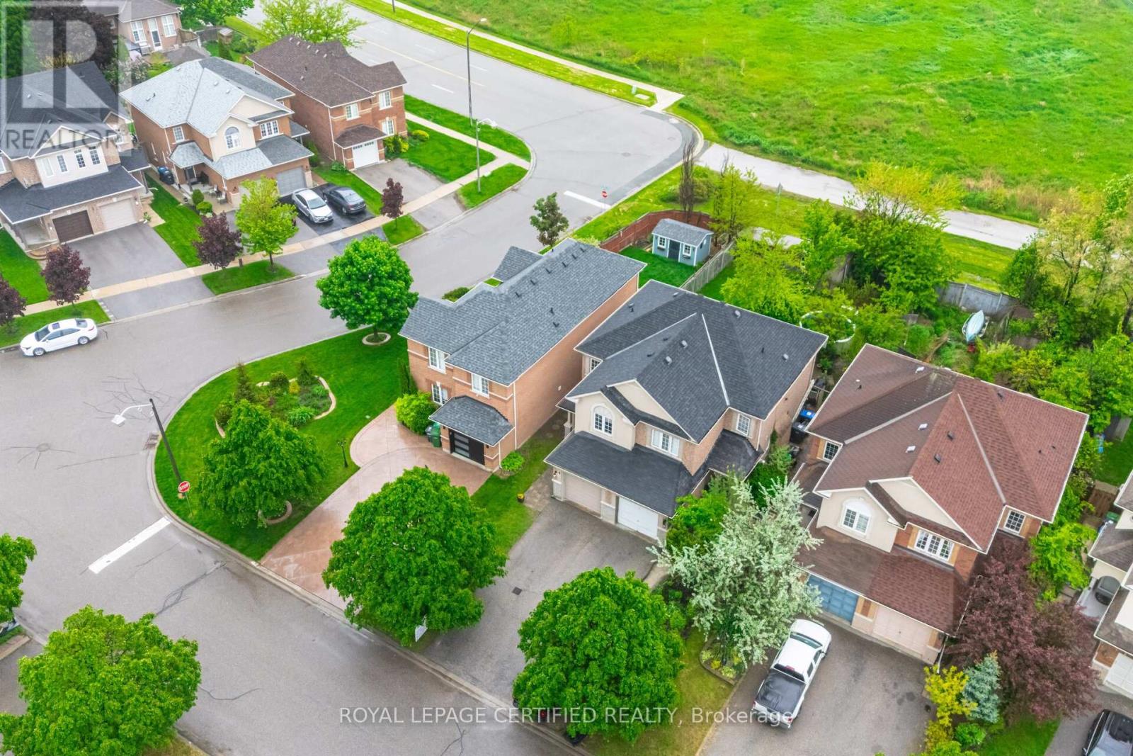 4 Hesketh Court, Caledon, Ontario  L7C 1C7 - Photo 2 - W12181535