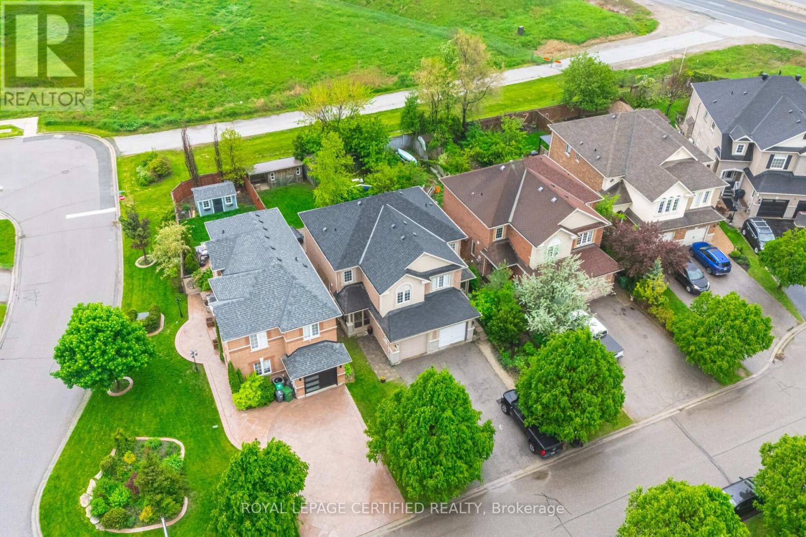 4 Hesketh Court, Caledon, Ontario  L7C 1C7 - Photo 3 - W12181535