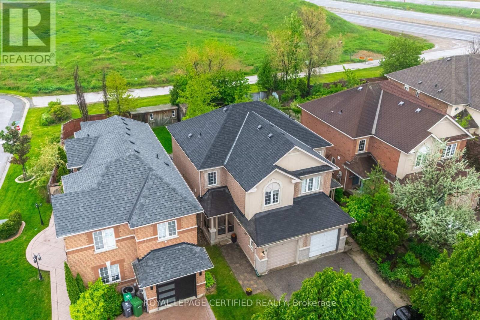 4 Hesketh Court, Caledon, Ontario  L7C 1C7 - Photo 5 - W12181535