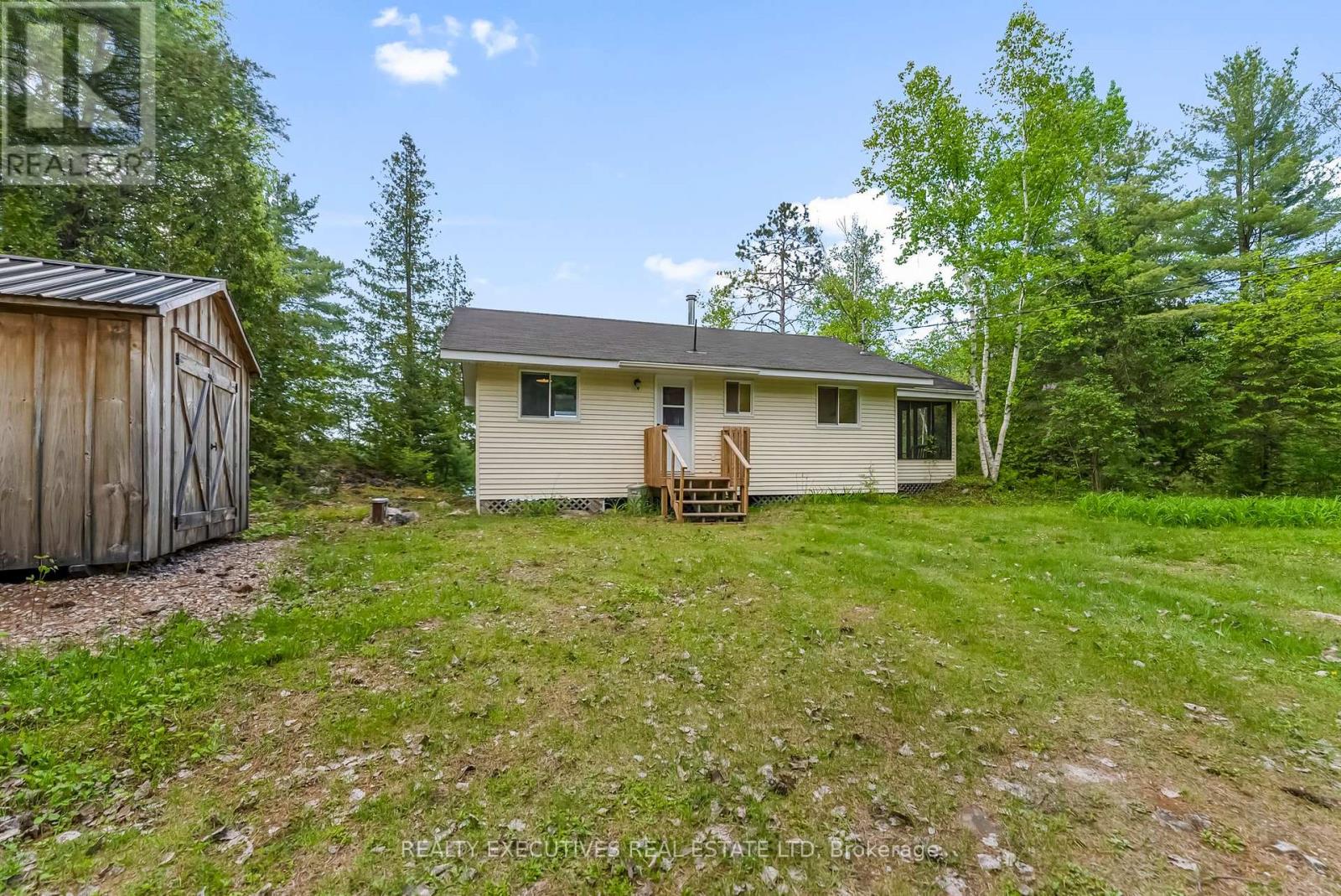 3120 Wabalac Side Road, Lanark Highlands, Ontario  K0G 1K0 - Photo 2 - X12182641