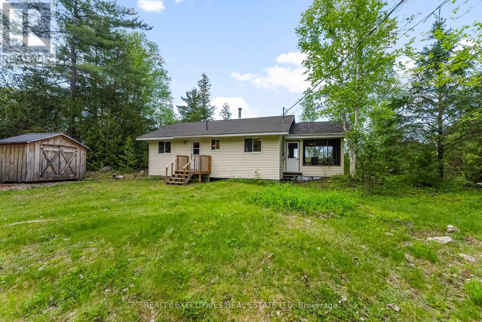 3120 Wabalac Side Road, Lanark Highlands, Ontario  K0G 1K0 - Photo 3 - X12182641