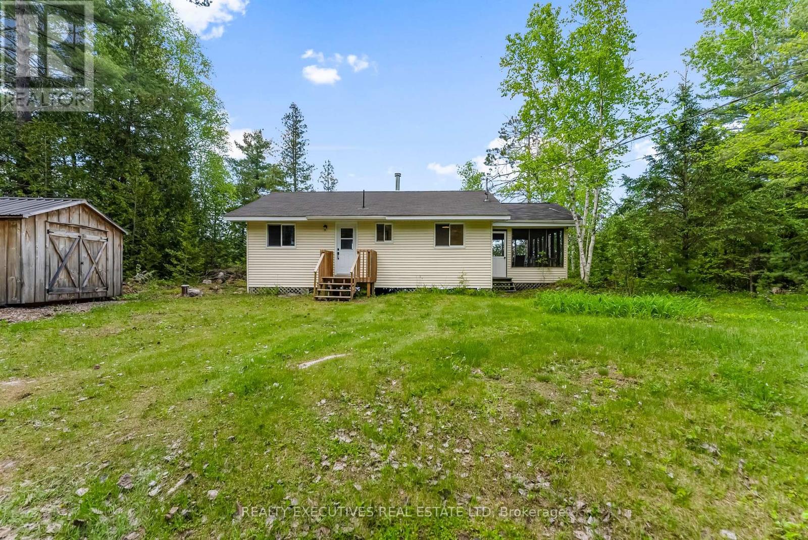 3120 Wabalac Side Road, Lanark Highlands, Ontario  K0G 1K0 - Photo 4 - X12182641