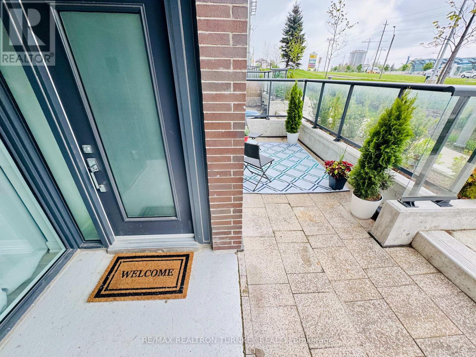 018 - 185 Deerfield Road, Newmarket, Ontario  L3Y 0G7 - Photo 2 - N12181993