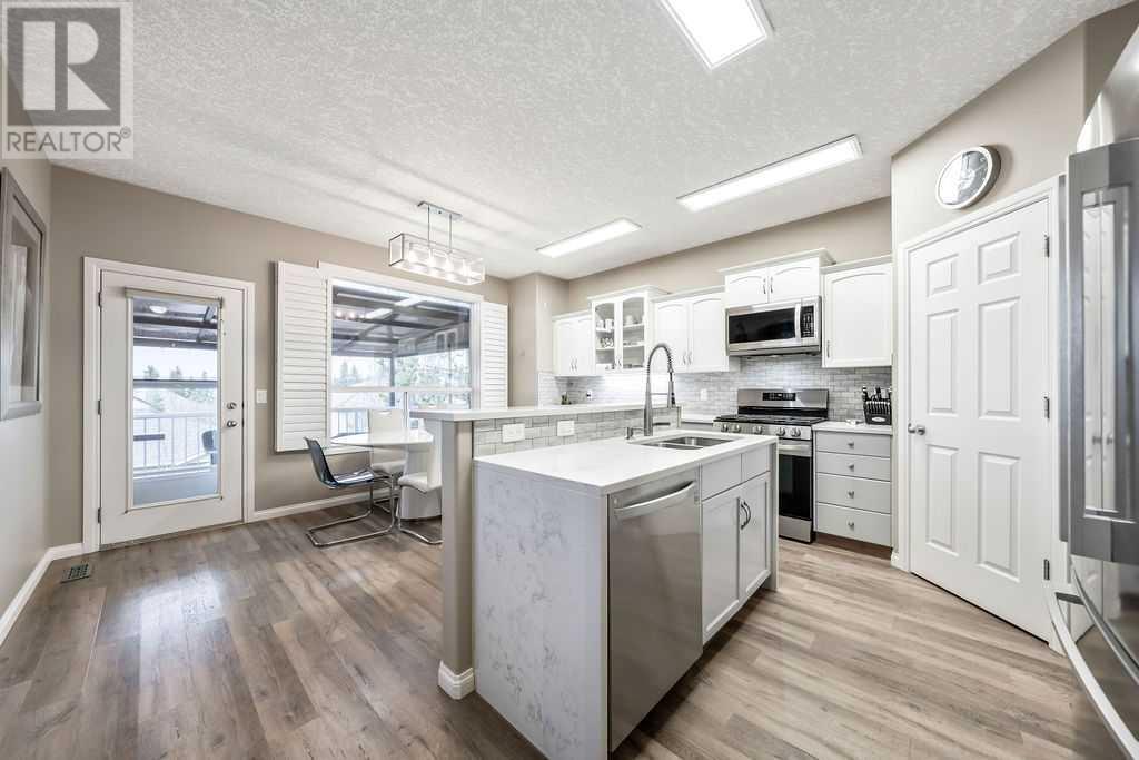 149 Bow Ridge Crescent, Cochrane, Alberta  T4C 1V2 - Photo 9 - A2219540